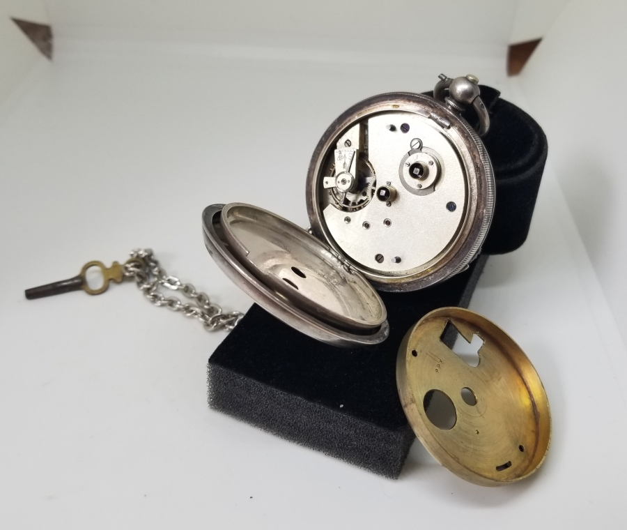 NADİR FORMDA GÜMÜŞ KASA İNGİLİZ YAPIMI KURMALI CEP SAATİ