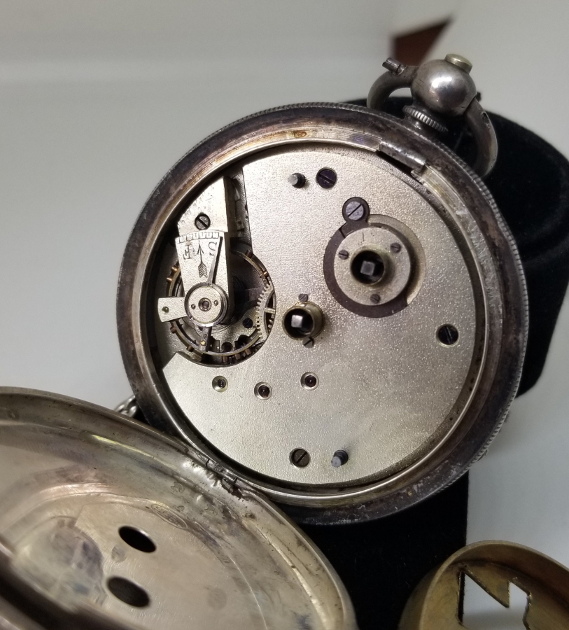 NADİR FORMDA GÜMÜŞ KASA İNGİLİZ YAPIMI KURMALI CEP SAATİ