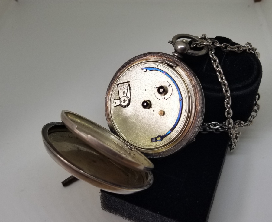 NADİR FORMDA GÜMÜŞ KASA İNGİLİZ YAPIMI KURMALI CEP SAATİ