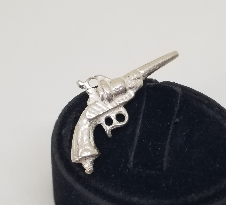 OSMANLI DÖNEMİ PİŞTOV FORMUNDA YAPILMIŞ GÜMÜŞ KÖSTEK SALLAMA PARÇASI