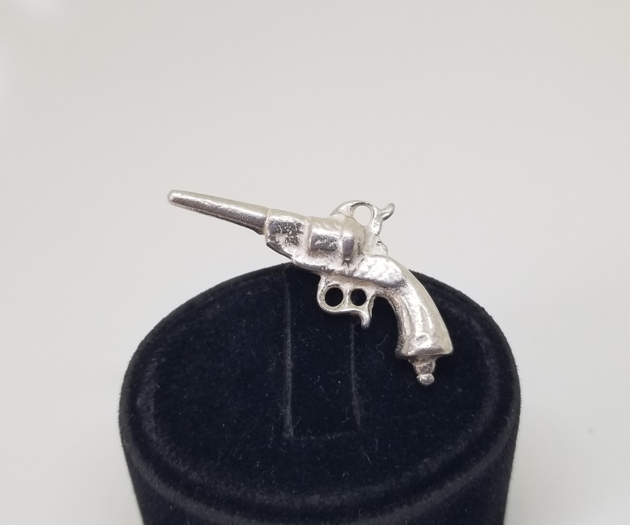 OSMANLI DÖNEMİ PİŞTOV FORMUNDA YAPILMIŞ GÜMÜŞ KÖSTEK SALLAMA PARÇASI