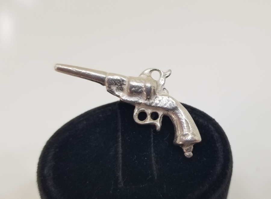 OSMANLI DÖNEMİ PİŞTOV FORMUNDA YAPILMIŞ GÜMÜŞ KÖSTEK SALLAMA PARÇASI