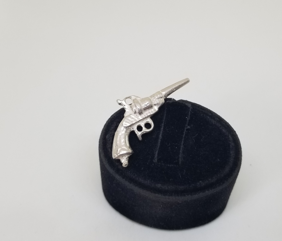 OSMANLI DÖNEMİ PİŞTOV FORMUNDA YAPILMIŞ GÜMÜŞ KÖSTEK SALLAMA PARÇASI