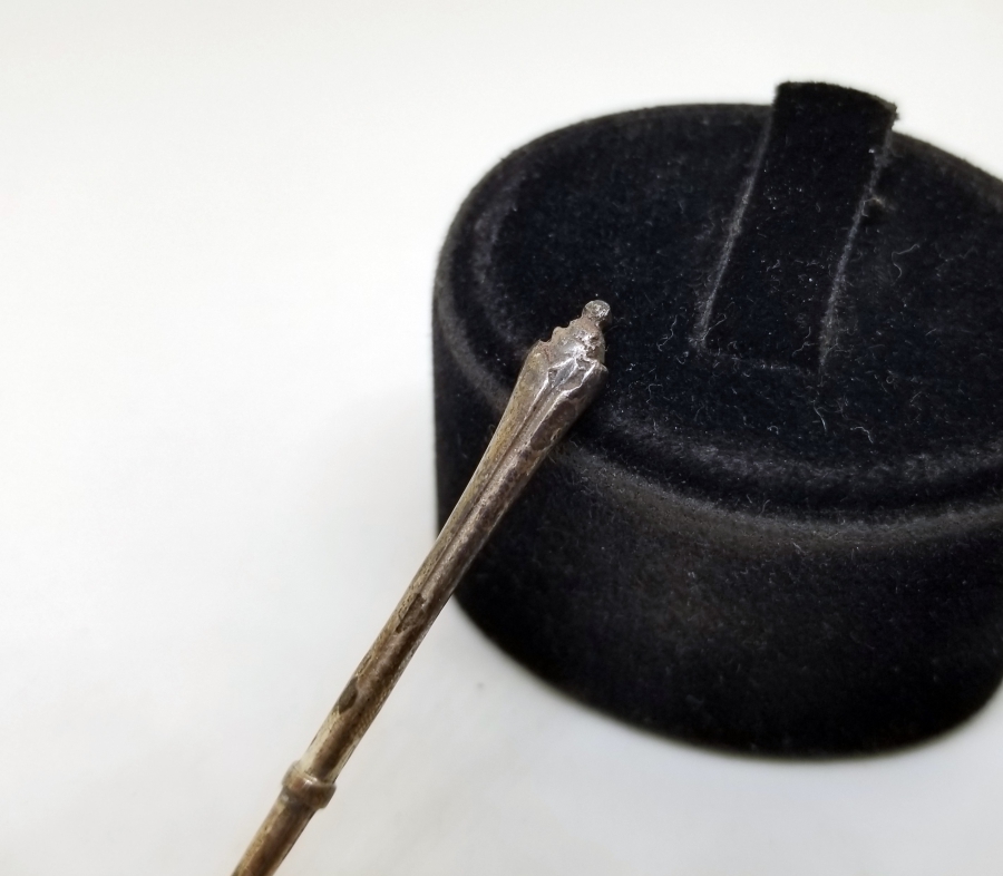 ÜST KISMI LALE FORMUNDA OSMANLI DÖNEMİ GÜMÜŞ İĞNE