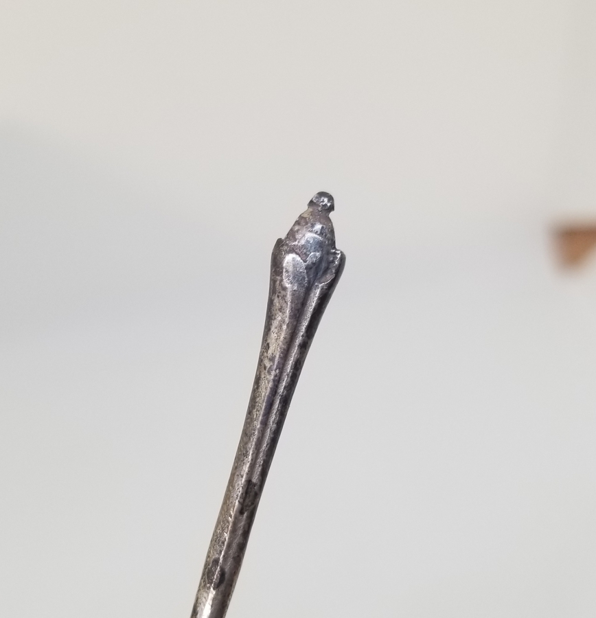 ÜST KISMI LALE FORMUNDA OSMANLI DÖNEMİ GÜMÜŞ İĞNE