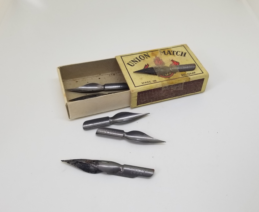 İÇİNDE DİVİTLERİYLE OSMANLI DÖNEMİ DİVİT UCU KUTUSU