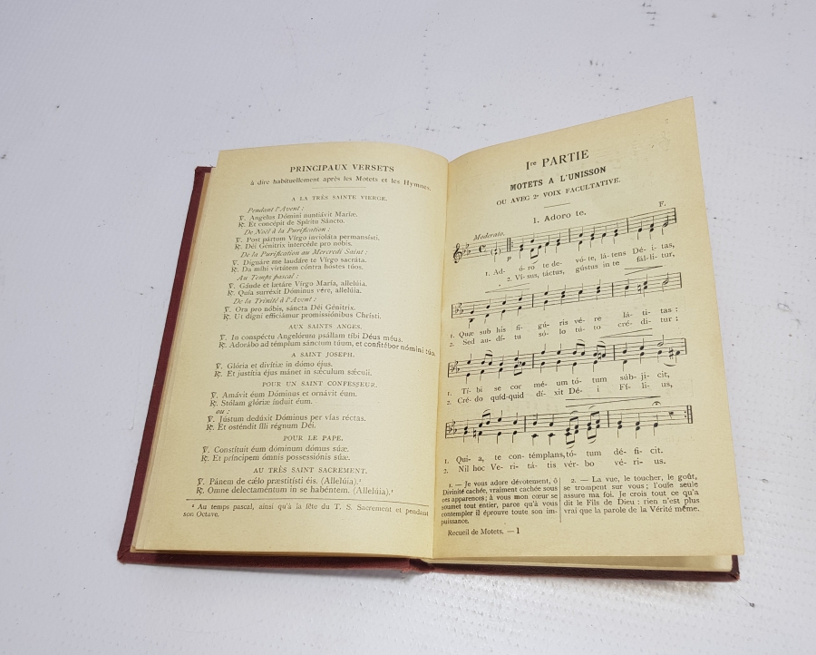 1922 TARİHLİ DİNİ İÇERİKLİ FRANSIZCA MÜZİK DEFTERİ