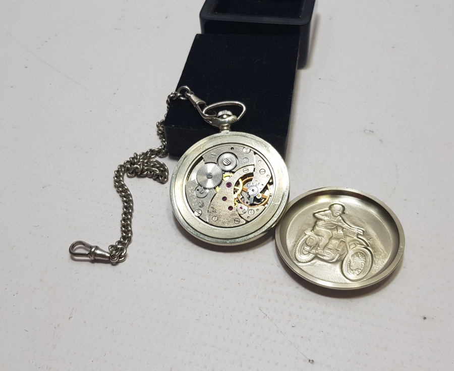 MOTOSİKLETÇİ GÖRSELLİ ÖZEL YAPIM KURMALI ANTİKA CEP SAATİ