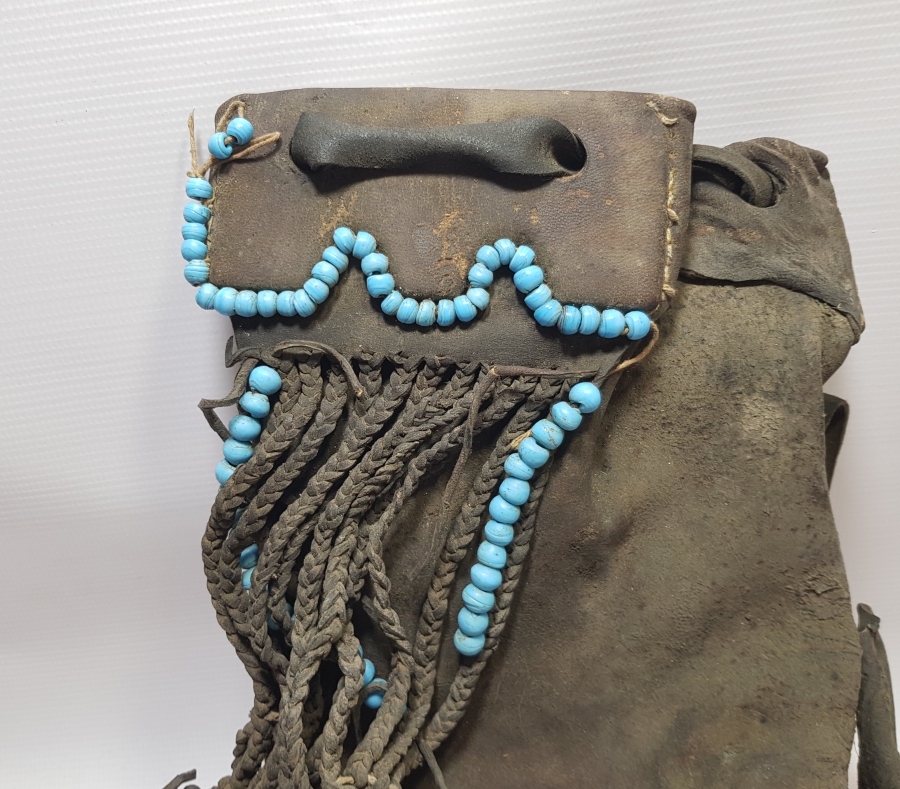 OSMANLI DÖNEMİ DERİDEN MAMUL ÜZERİ OPAL TAŞLI NADİR ÇOBAK AZIKLIĞI