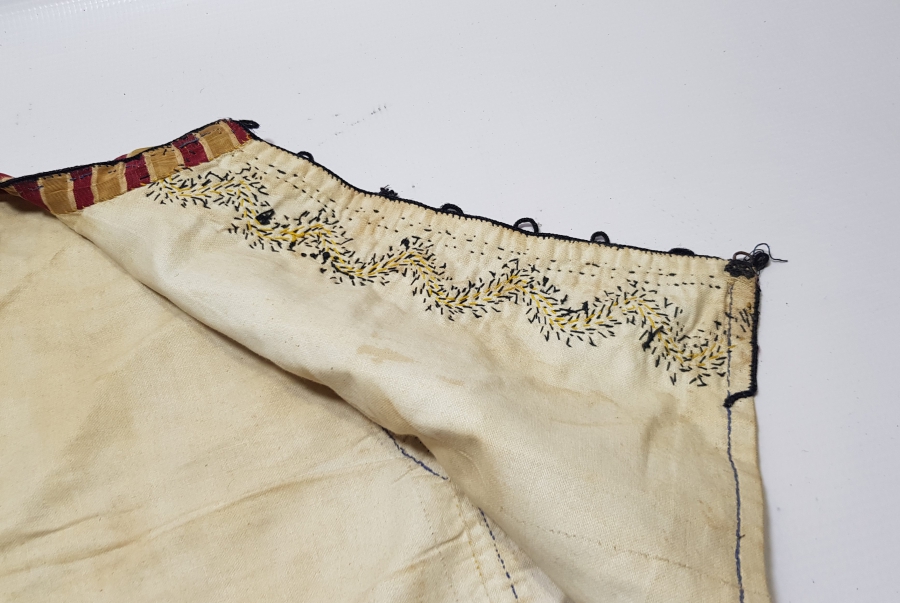 ÜZERİ İPEK İBRİŞİM İŞLEMELİ OSMANLI DÖNEMİ ÇOCUK YELEĞİ