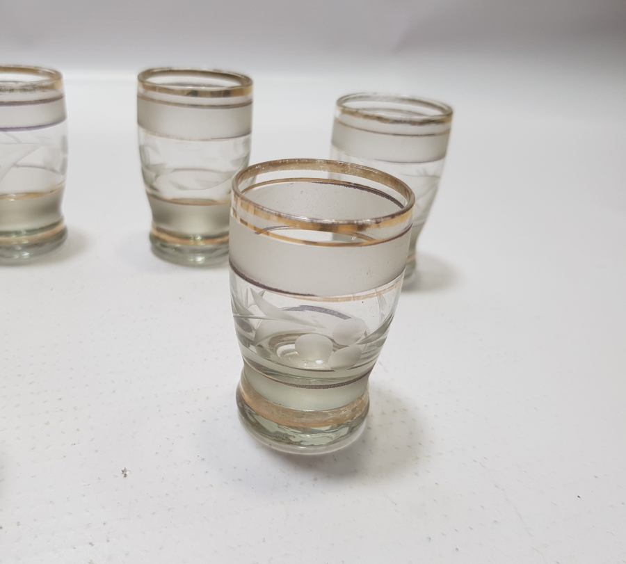 ÜZERLERİ İŞLEMELİ ANTİKA SHOT BARDAKLARI LOTU