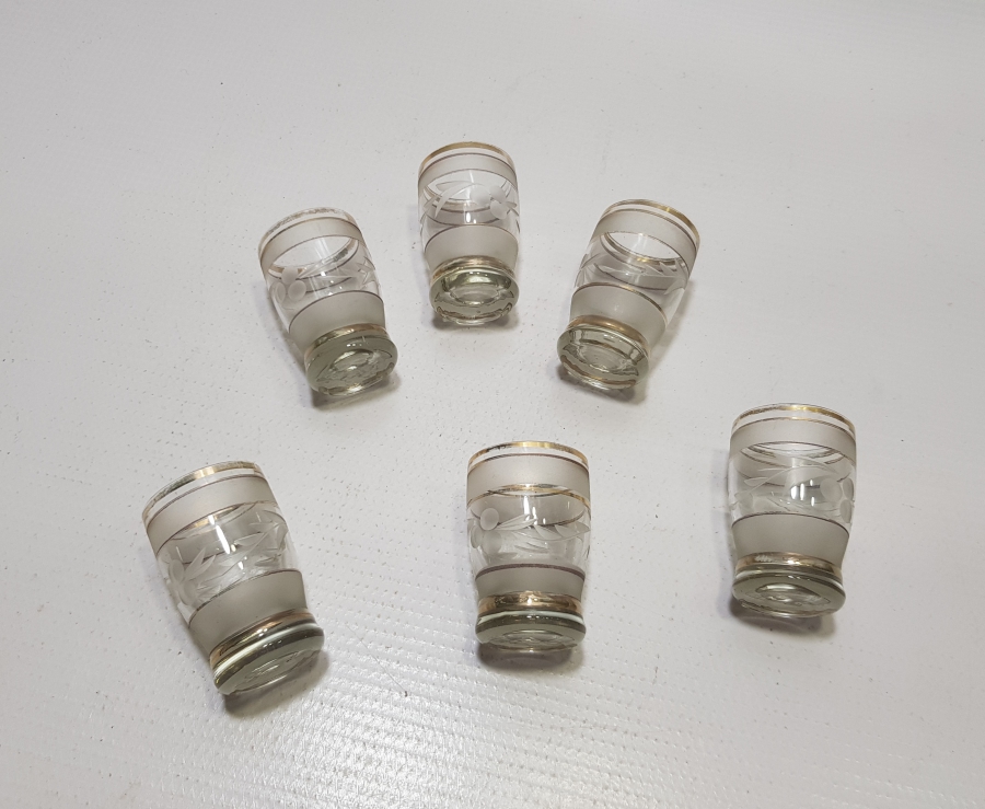 ÜZERLERİ İŞLEMELİ ANTİKA SHOT BARDAKLARI LOTU