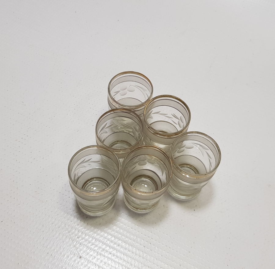 ÜZERLERİ İŞLEMELİ ANTİKA SHOT BARDAKLARI LOTU