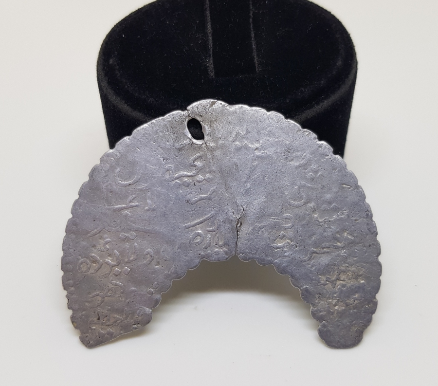 ÜZERİ AYETLERLE DEKORLU OSMANLI DÖNEMİ HİLAL FORMLU TILSIM KOLYE