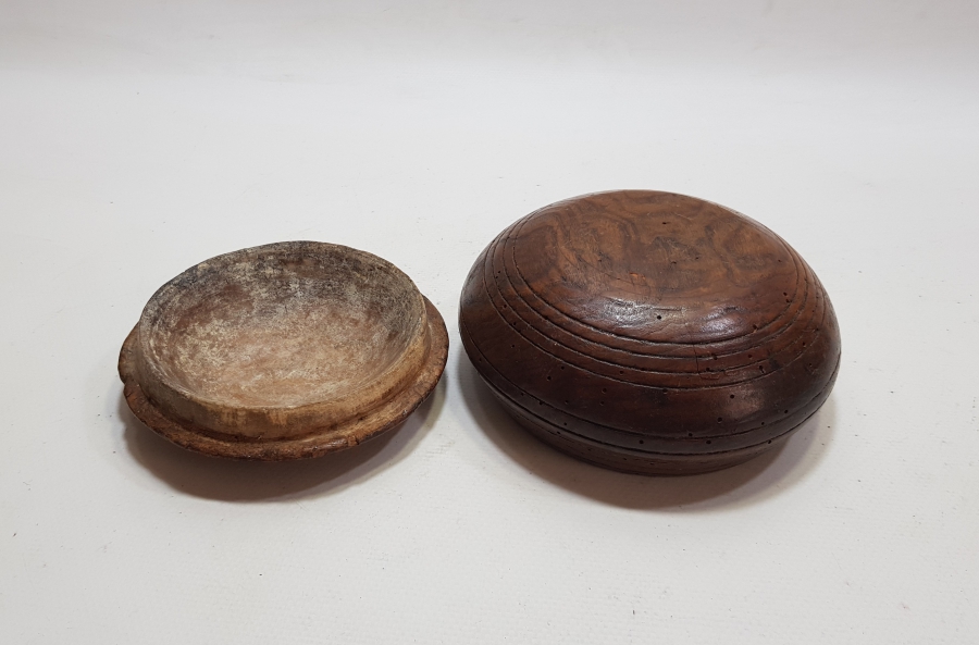 YEKPARE AĞAÇTAN EL OYMA TEKKE İŞİ OSMANLI KAPAKLI MAYALIK