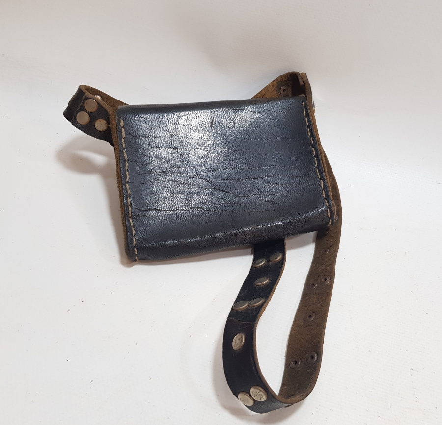 OSMANLI DÖNEMİ ÜZERİ KABARALI DERİDEN MAMUL EFELERİN KULLANDIĞI ENAMI ŞERİF KABI