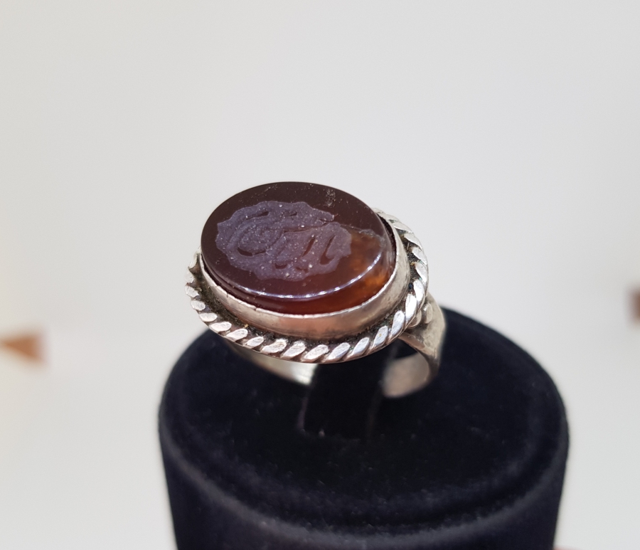 AKİK ÜZERİ EL KAZIMA İŞÇİLİKLİ ÖZEL YAPIM ANTİKA GÜMÜŞ YÜZÜK