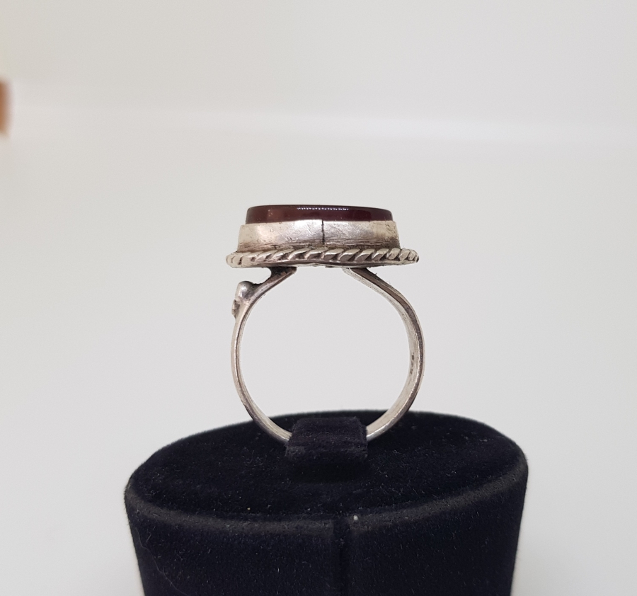 AKİK ÜZERİ EL KAZIMA İŞÇİLİKLİ ÖZEL YAPIM ANTİKA GÜMÜŞ YÜZÜK