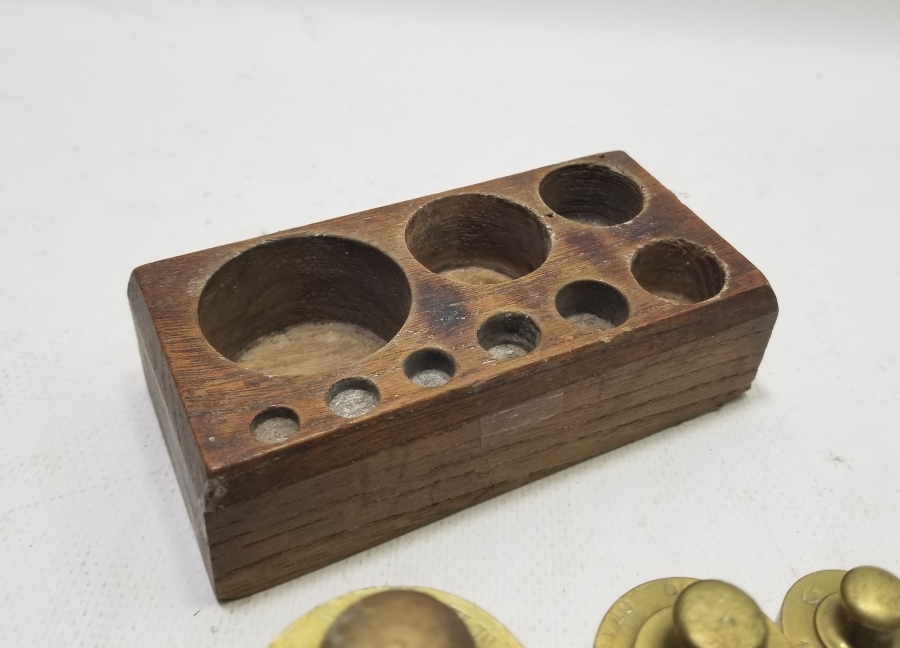 ORİJİNAL AHŞAP KUTUSUNDA ANTİKA DİRHEM LOTU