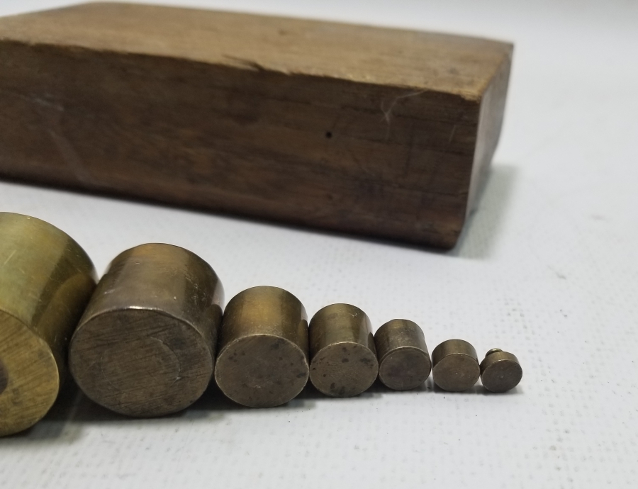 ORİJİNAL AHŞAP KUTUSUNDA ANTİKA DİRHEM LOTU