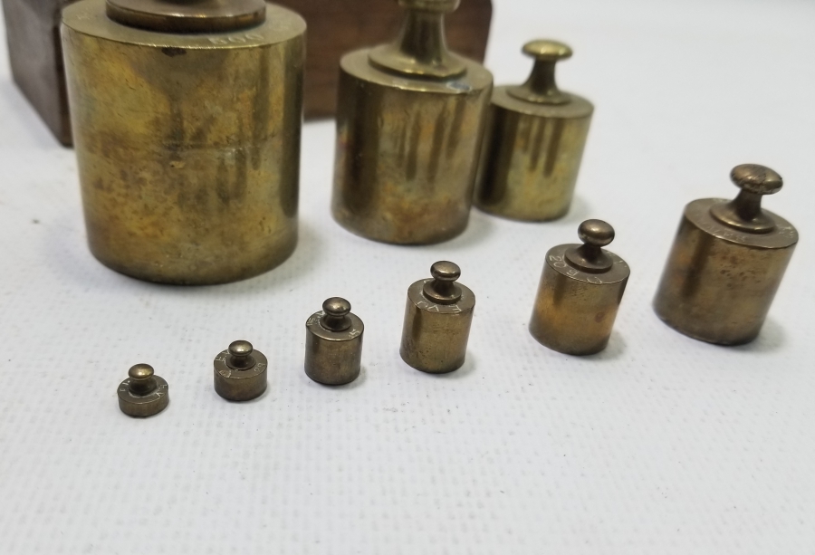 ORİJİNAL AHŞAP KUTUSUNDA ANTİKA DİRHEM LOTU