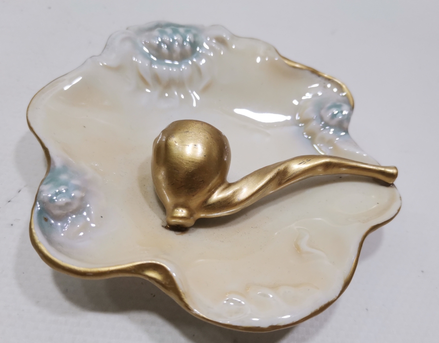 ALTIN VARAKLI ANTİKA PORSELEN PİPO KÜLLÜĞÜ