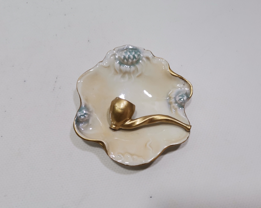 ALTIN VARAKLI ANTİKA PORSELEN PİPO KÜLLÜĞÜ