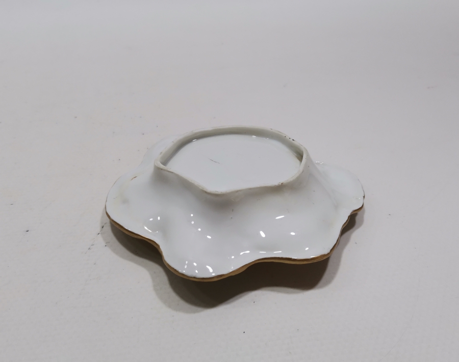 ALTIN VARAKLI ANTİKA PORSELEN PİPO KÜLLÜĞÜ