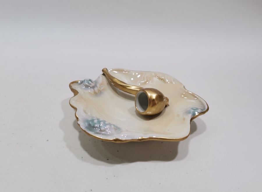 ALTIN VARAKLI ANTİKA PORSELEN PİPO KÜLLÜĞÜ