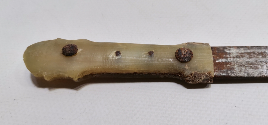 ÜZERİ KABARTMA İŞÇİLİKLİ BALIK VE AY YILDIZ MOTİFLİ OSMANLI DÖNEMİ NADİR AFYON İŞİ ÇERKES KAMASI