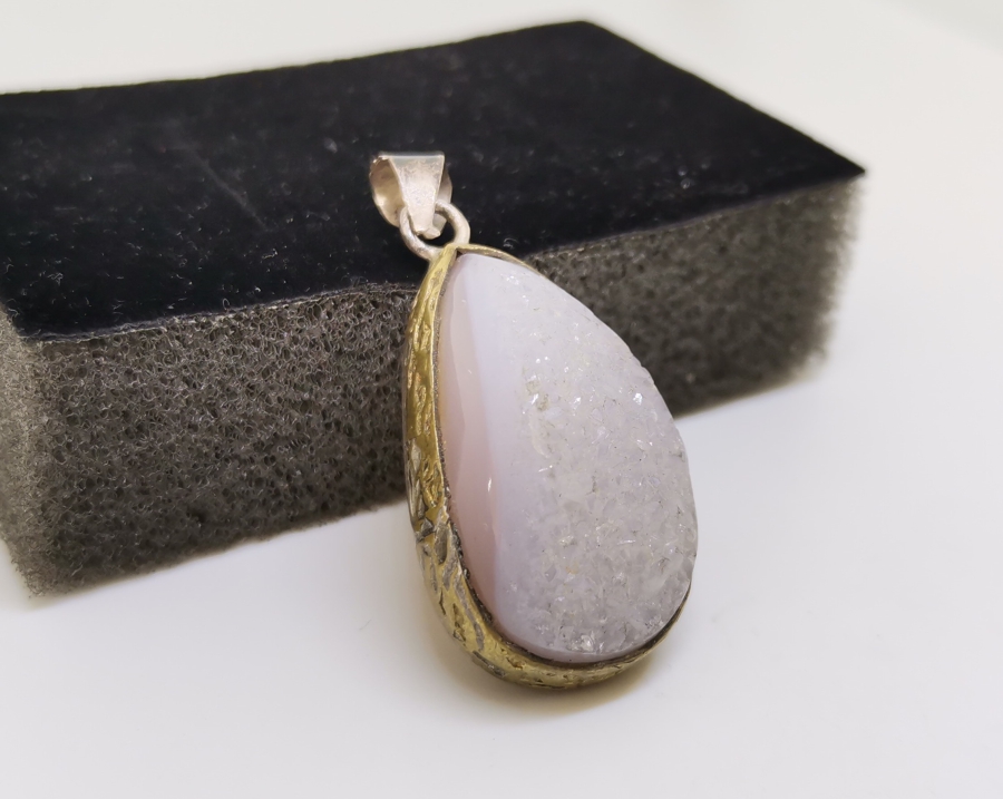 ÜZERİ İŞLENMEMİŞ DOĞAL TAŞLI GÜMÜŞ KOLYE UCU