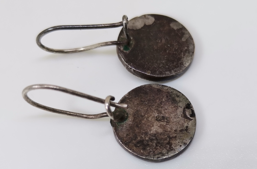 ÜZERİ TUĞRALI GÜMÜŞ KÜPE