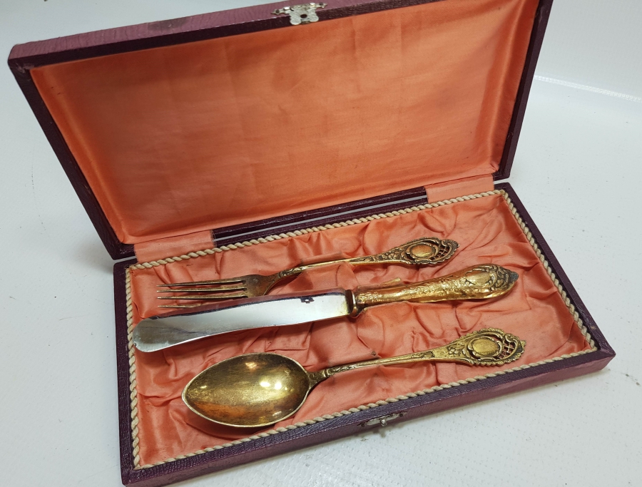 ORİJİNAL KUTUSUNDA OSMANLI DÖNEMİ GÜMÜŞ ÇATAL-BIÇAK-KAŞIK TAKIMI