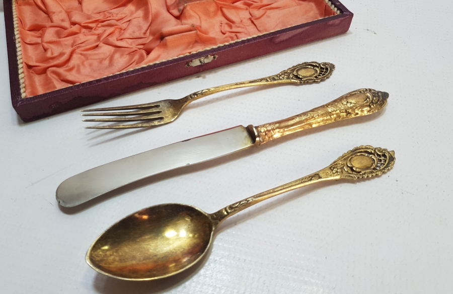 ORİJİNAL KUTUSUNDA OSMANLI DÖNEMİ GÜMÜŞ ÇATAL-BIÇAK-KAŞIK TAKIMI