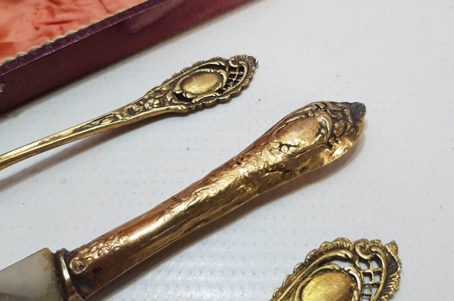 ORİJİNAL KUTUSUNDA OSMANLI DÖNEMİ GÜMÜŞ ÇATAL-BIÇAK-KAŞIK TAKIMI