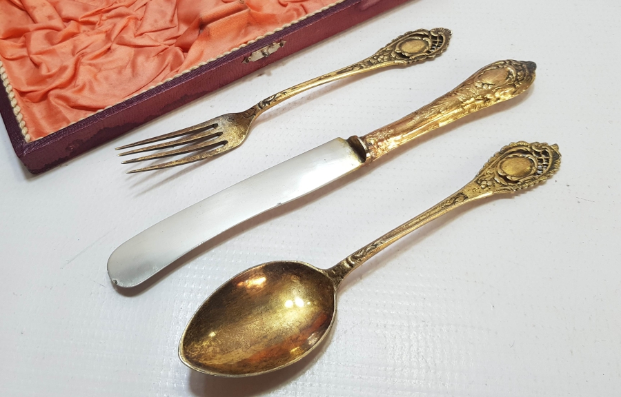 ORİJİNAL KUTUSUNDA OSMANLI DÖNEMİ GÜMÜŞ ÇATAL-BIÇAK-KAŞIK TAKIMI