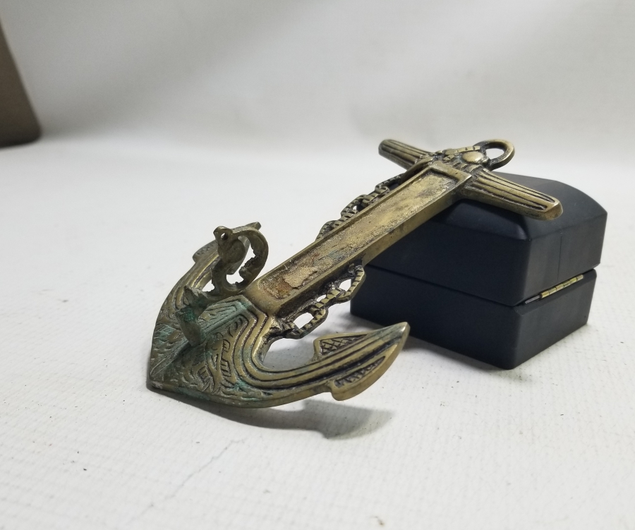 DENİZCİ ÇIPASI FORMUNDA YAPILMIŞ ANTİKA PİRİNÇ ASKI