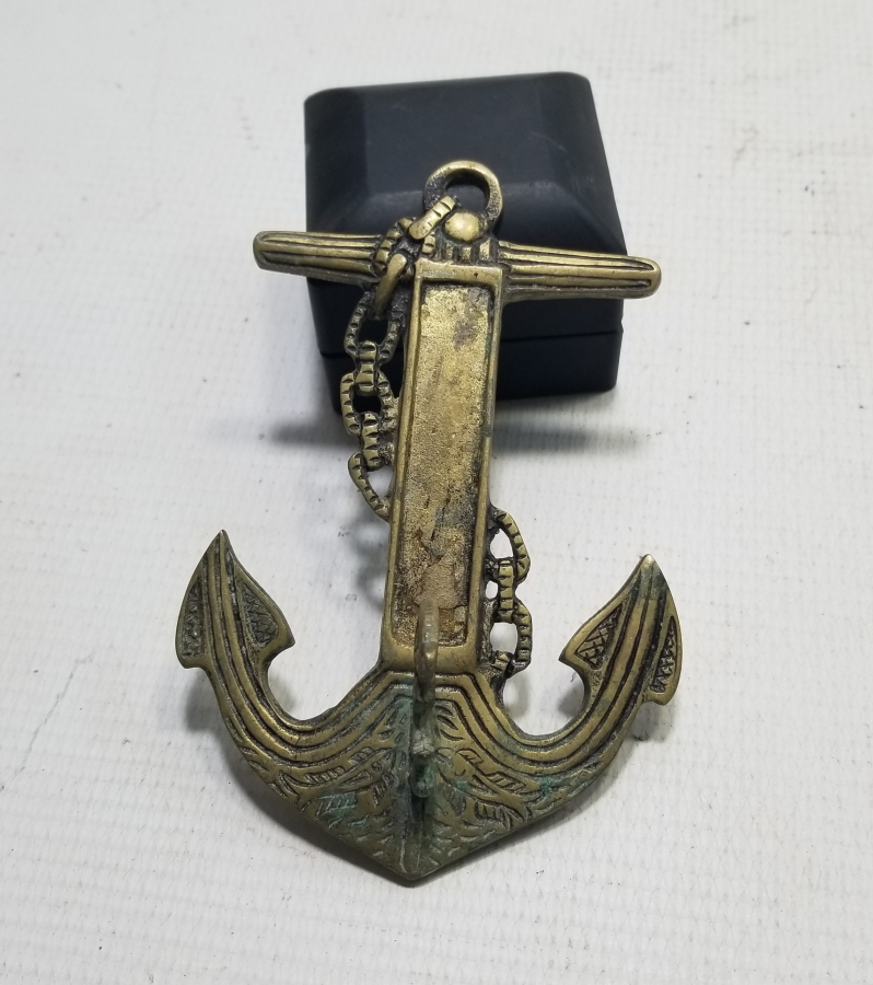 DENİZCİ ÇIPASI FORMUNDA YAPILMIŞ ANTİKA PİRİNÇ ASKI