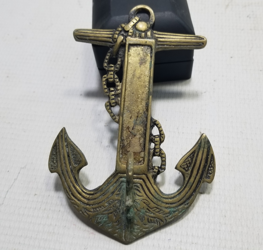 DENİZCİ ÇIPASI FORMUNDA YAPILMIŞ ANTİKA PİRİNÇ ASKI