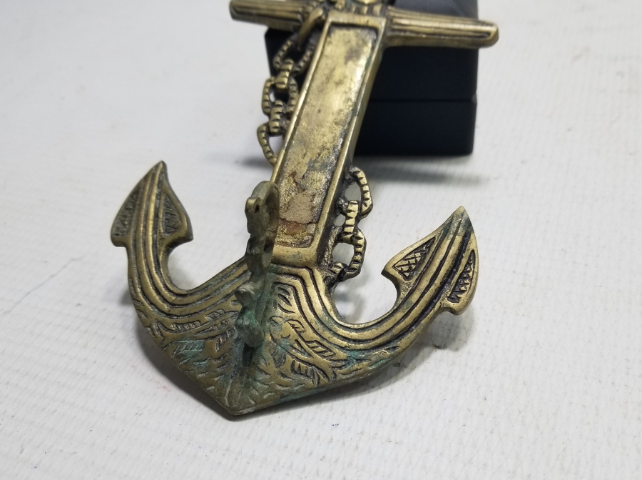 DENİZCİ ÇIPASI FORMUNDA YAPILMIŞ ANTİKA PİRİNÇ ASKI