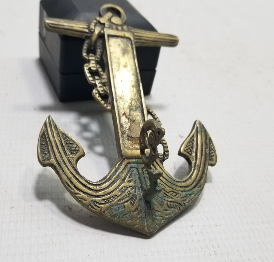 DENİZCİ ÇIPASI FORMUNDA YAPILMIŞ ANTİKA PİRİNÇ ASKI