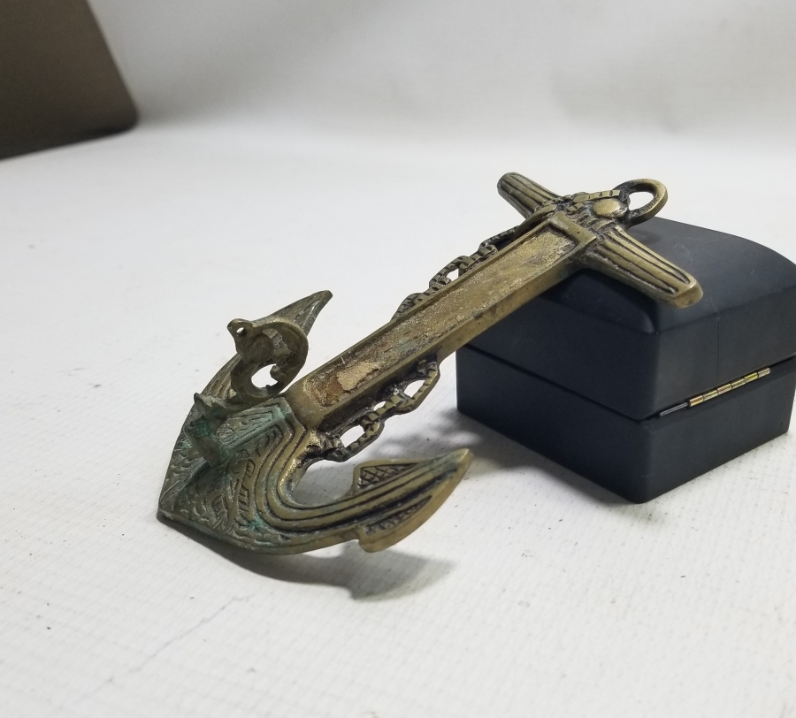 DENİZCİ ÇIPASI FORMUNDA YAPILMIŞ ANTİKA PİRİNÇ ASKI