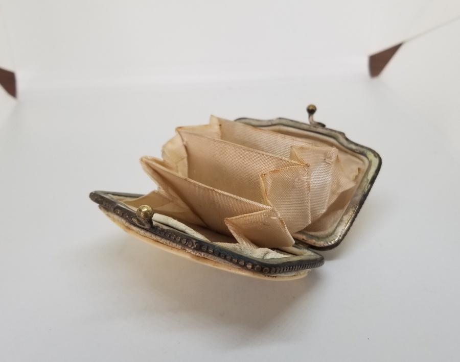 ÜZERİ GÜMÜŞ VERMEYLİ OSMANLI DÖNEMİ NADİR TİPTE GALALİT CÜZDAN