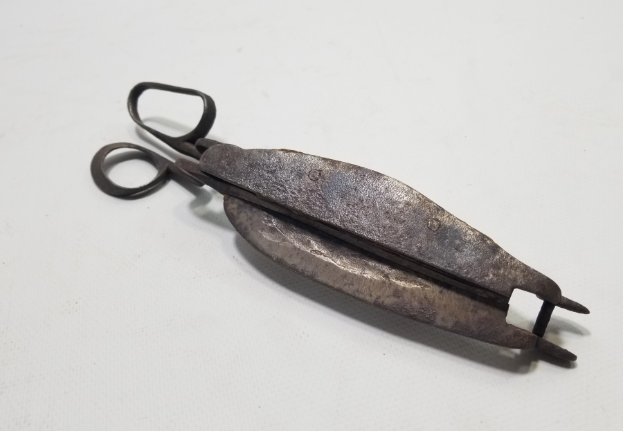 ÜZERİ USTA DAMGALI OSMANLI DÖNEMİ HEREKE YAPIMI HALI MAKASI