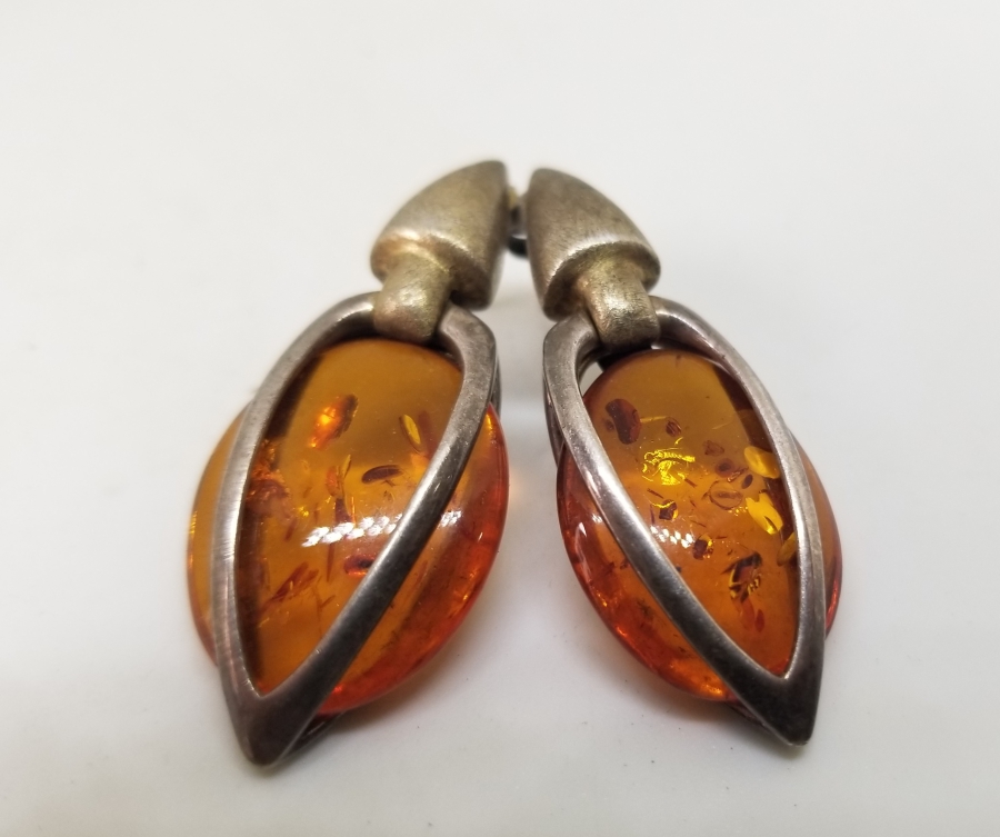 ÖZEL YAPIM GÜMÜŞ FOSİLLİ KEHRİBAR KÜPE