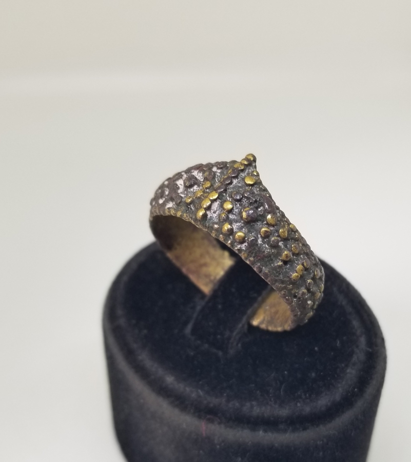 KABARTMA İŞÇİLİKLİ OSMANLI DÖNEMİ BRONZ ZİHGİR - OKÇU YÜZÜĞÜ