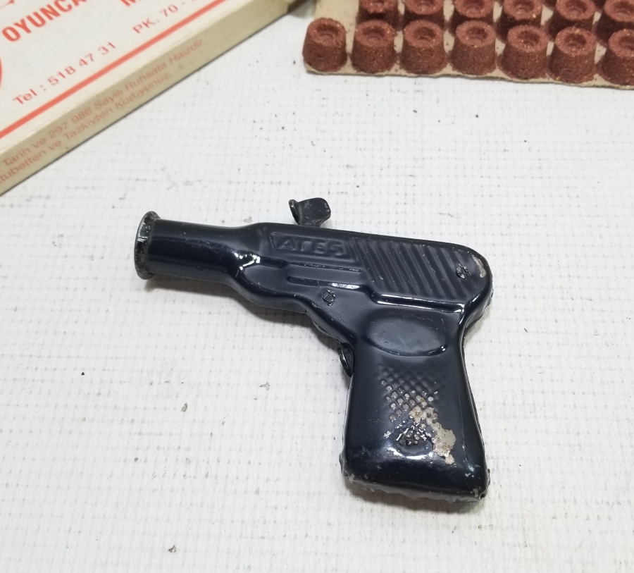 MANTARLARIYLA ANTİKA METAL MANTAR TABANCASI