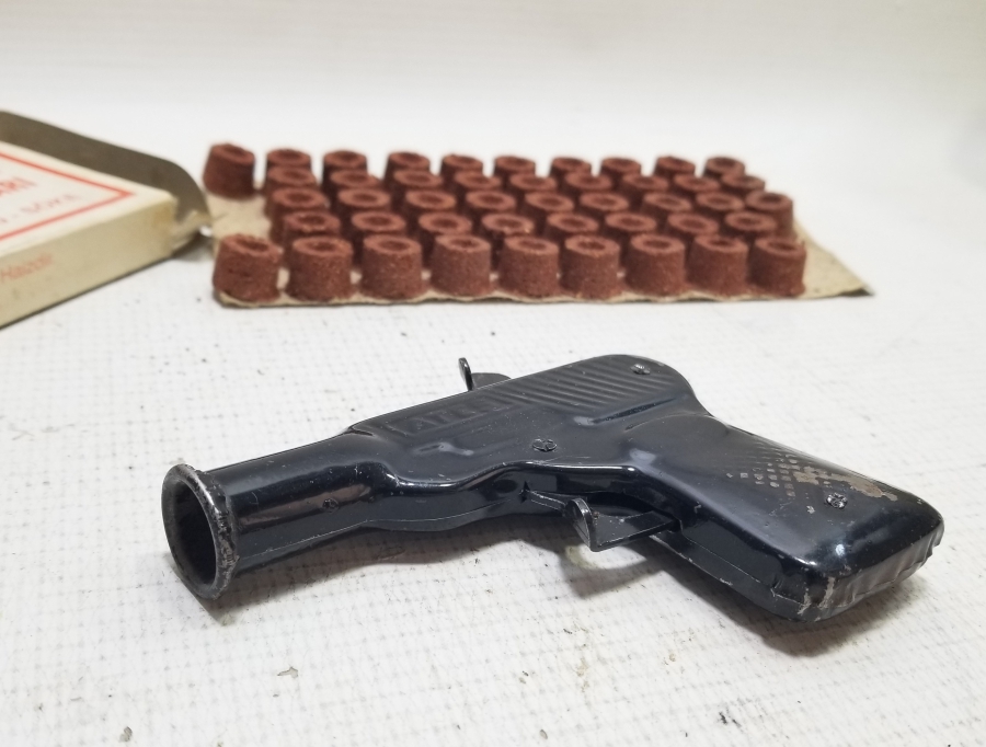 MANTARLARIYLA ANTİKA METAL MANTAR TABANCASI