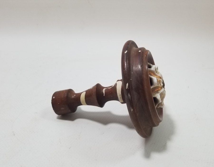 AHŞAP ÜZERİ ALTIN VERMEYLİ PORSELEN APLİKLİ OSMANLI DÖNEMİ NADİR KAPI KOLU