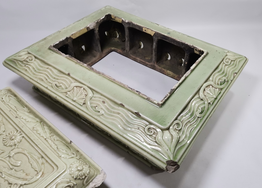 OSMANLI DÖNEMİ ÇOK NADİR KABARTMA İŞÇİLİKLİ BÜYÜK BOY PORSELEN SOBA ÜSTÜ